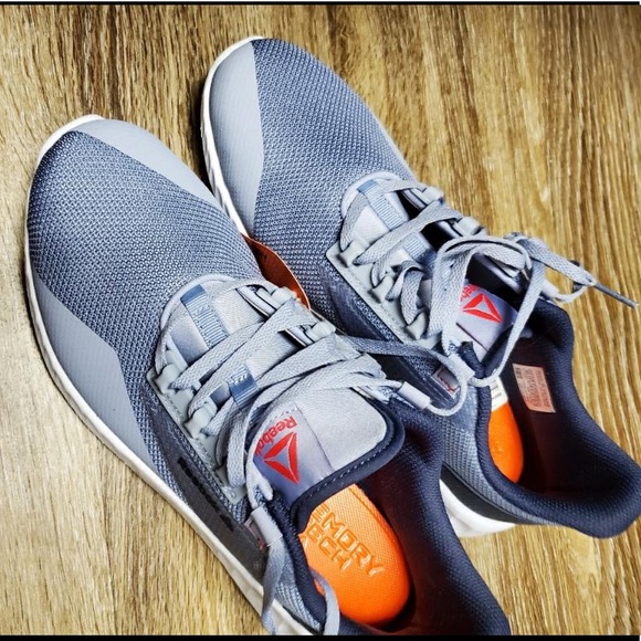 Comfy Reebok Memory Tech - Picture 4 of 4